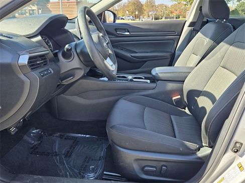 Used 2024 Nissan Altima 2.5 SV image 5