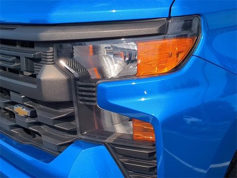 Used 2023 Chevrolet Silverado 1500 Custom image 10