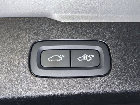 Used 2025 Volvo V60 B5 Cross Country Plus image 18