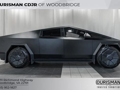 Used 2024 Tesla Cybertruck AWD Crew Cab image 3