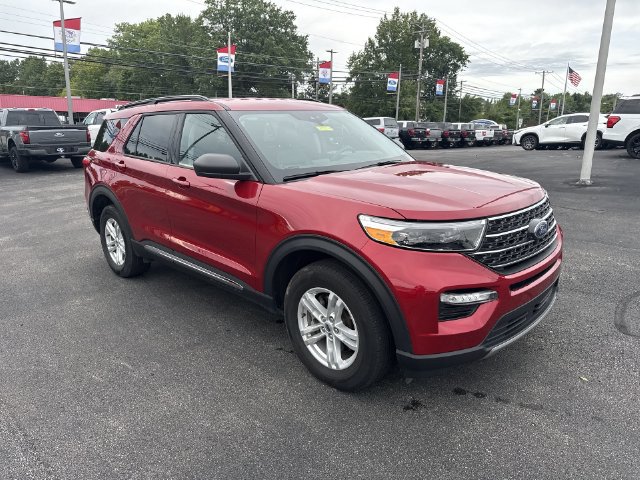 Used 2024 Ford Explorer XLT w/ Equipment Group 202A AWD/4WD image 17