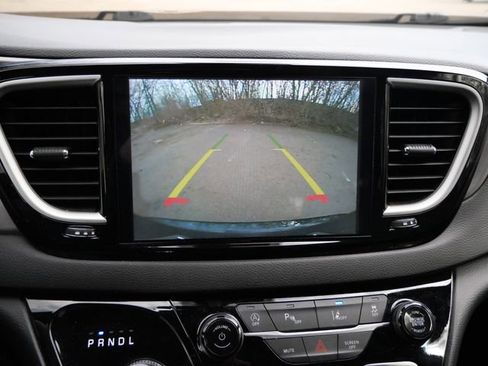 Used 2025 Chrysler Pacifica Select FWD image 23