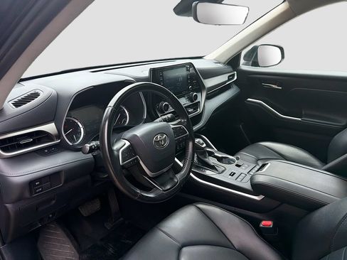 Used 2022 Toyota Highlander XLE AWD/4WD image 27