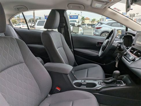 Used 2025 Toyota Corolla LE image 28