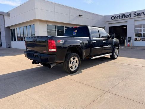 Used 2014 GMC Sierra 2500 Denali w/ Suspension Package, Off-Road AWD/4WD image 3