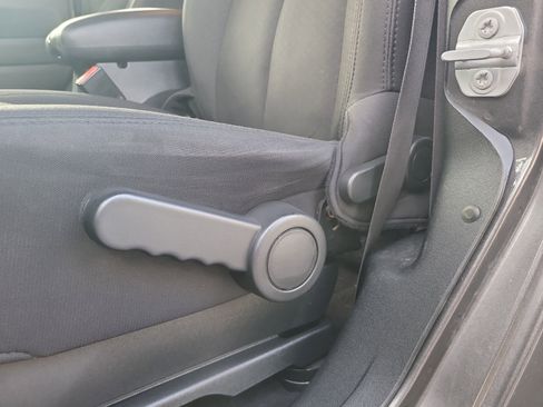 Used 2018 Jeep Wrangler Sport image 14