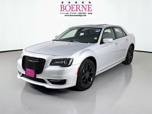 Used 2023 Chrysler 300 Touring L w/ Popular Equipment Group image 3