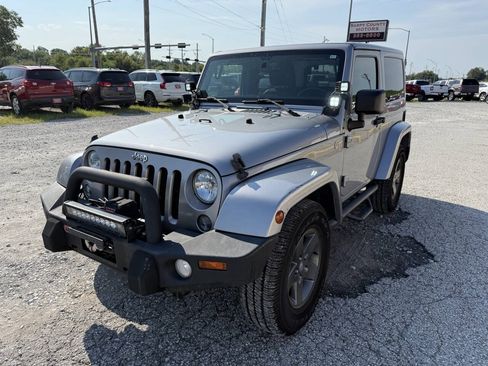 Used 2014 Jeep Wrangler Sahara w/ Connectivity Group AWD/4WD image 6