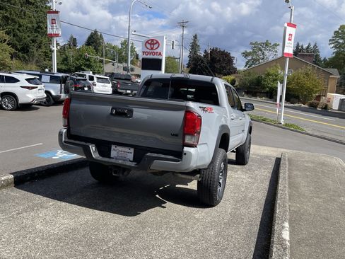 Certified 2018 Toyota Tacoma TRD Off-Road w/ Technology Package AWD/4WD image 5