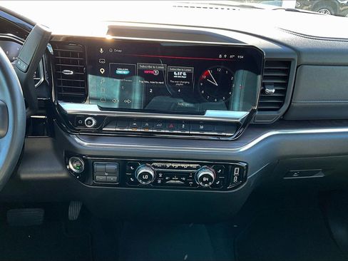 Certified 2025 GMC Sierra 1500 SLT image 16