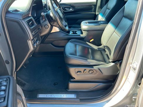 Used 2024 Chevrolet Suburban Z71 w/ Luxury Package AWD/4WD image 18