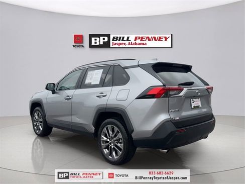 Used 2020 Toyota RAV4 XLE Premium image 3