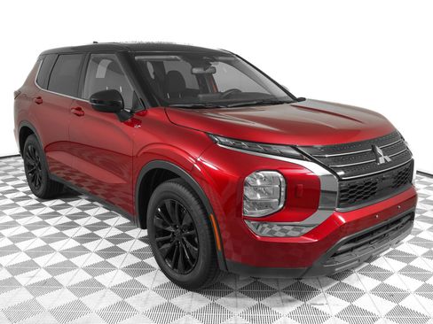 Used 2022 Mitsubishi Outlander ES AWD/4WD image 2