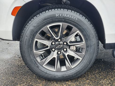 Used 2022 Chevrolet Tahoe Z71 w/ Luxury Package AWD/4WD image 9