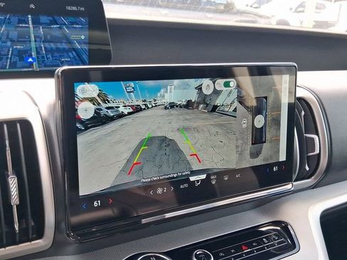 Used 2025 Ford Expedition Active image 21