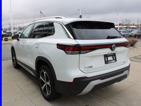 Used 2025 Volkswagen Tiguan SE AWD/4WD image 4