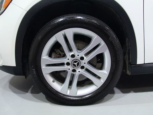 Certified 2019 Mercedes-Benz GLA 250 4MATIC image 17