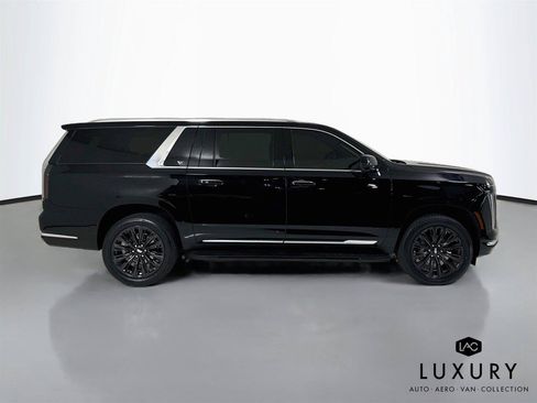 Used 2025 Cadillac Escalade ESV Premium Luxury AWD/4WD image 5