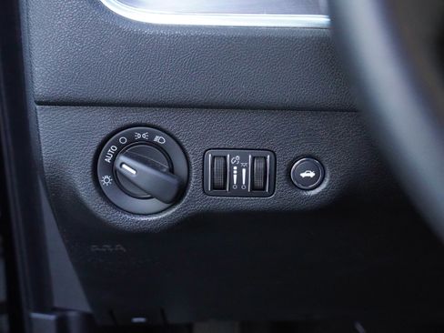Used 2017 Dodge Charger SE AWD/4WD image 16