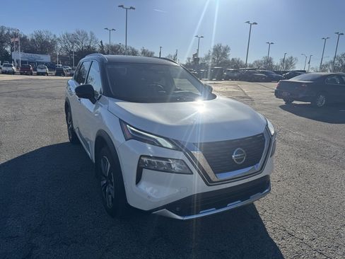 Used 2021 Nissan Rogue Platinum image 1