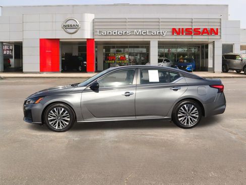 Used 2024 Nissan Altima 2.5 SV image 6