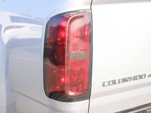 Used 2019 Chevrolet Colorado LT image 9