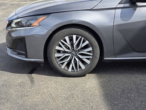 Used 2024 Nissan Altima 2.5 SV image 15