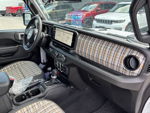 Used 2026 Jeep Wrangler Unlimited Sport AWD/4WD image 6