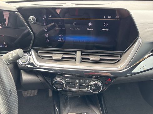 Used 2024 Chevrolet Trax RS w/ Sunroof Package FWD image 12