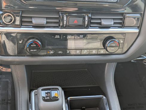 Used 2023 Nissan Pathfinder SV AWD/4WD image 27