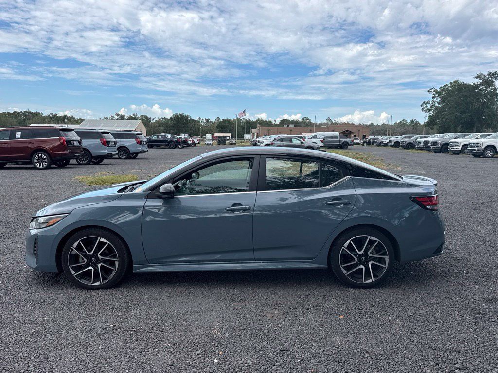 Used 2025 Nissan Sentra SR FWD image 2