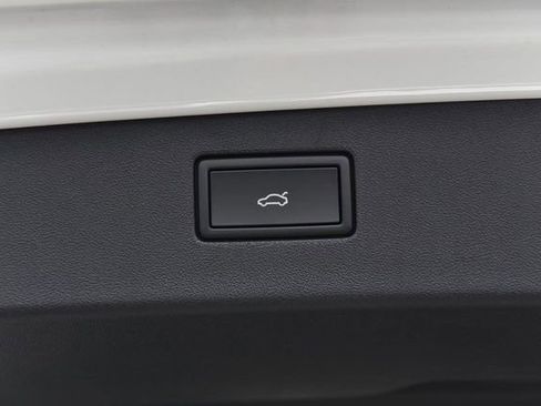 New 2026 Volkswagen Tiguan SE R-Line image 25