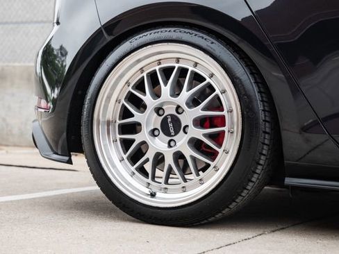 Used 2021 Volkswagen Golf S image 50