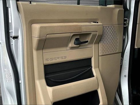 Used 2016 Ford E-450 and Econoline 450 Super Duty w/ Motorhome Prep Package RWD image 17