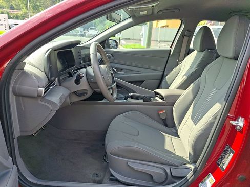 Used 2025 Hyundai Elantra Sport FWD image 14
