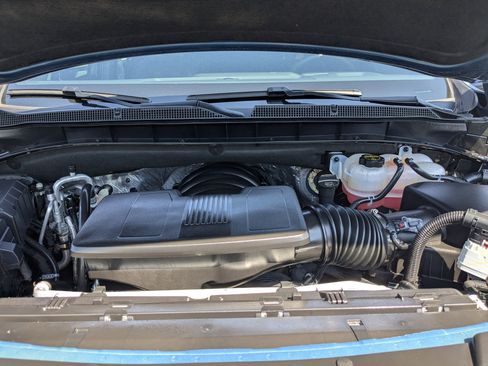 Used 2025 Chevrolet Suburban LT w/ Comfort Package image 32