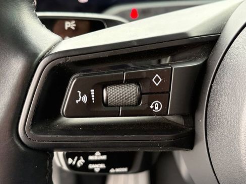 Used 2021 Porsche Taycan image 5