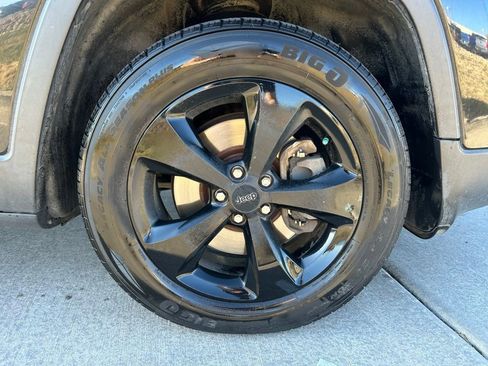 Used 2016 Jeep Cherokee Latitude w/ Cold Weather Group AWD/4WD image 33