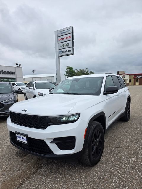 Used 2024 Jeep Grand Cherokee Altitude AWD/4WD image 1