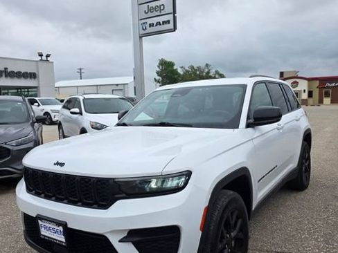 Used 2024 Jeep Grand Cherokee Altitude AWD/4WD image 1