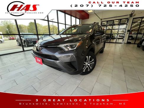 Used 2017 Toyota RAV4 LE AWD/4WD image 1
