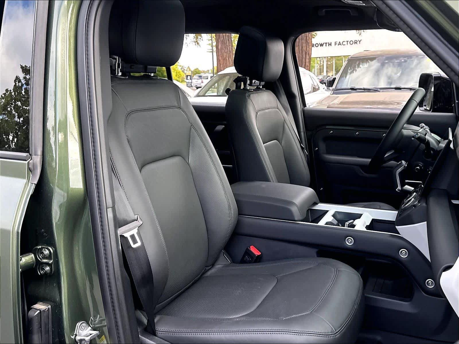New 2026 Land Rover Defender 110 X-Dynamic SE AWD/4WD image 30