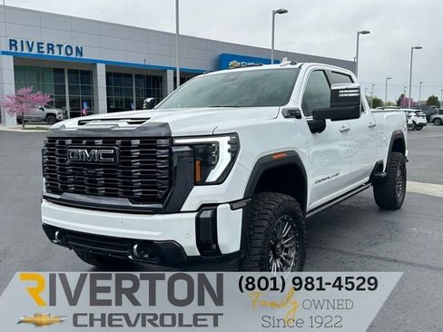 Used 2024 GMC Sierra 3500 Denali Ultimate AWD/4WD image 30