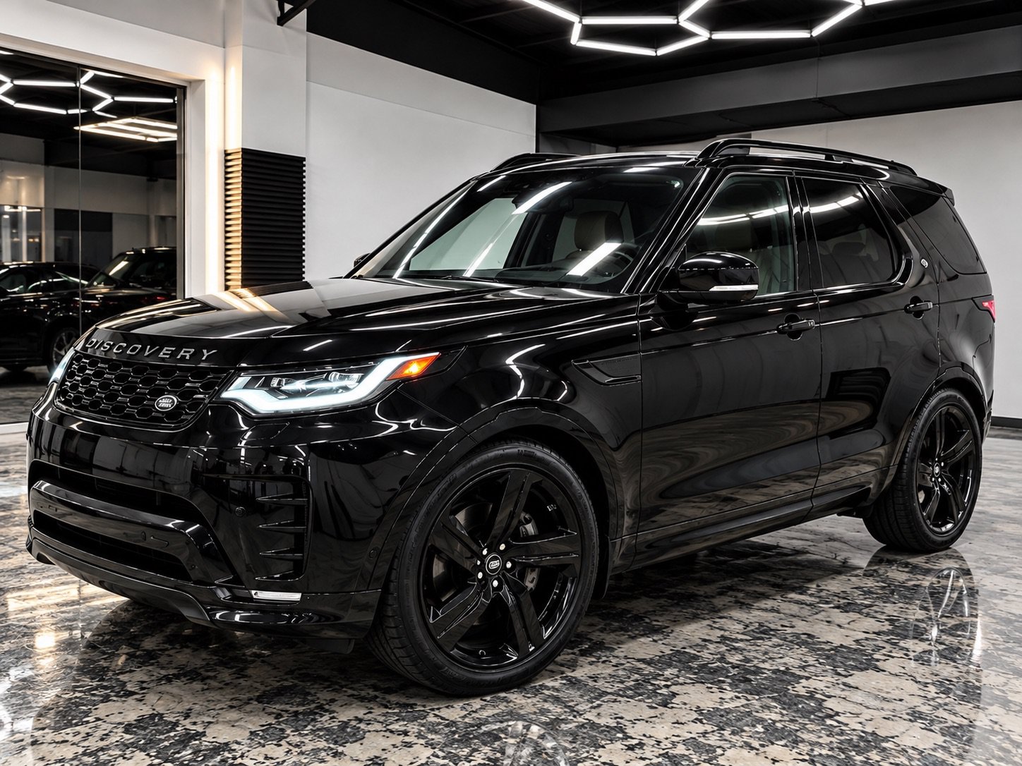 Used 2023 Land Rover Discovery HSE R-Dynamic AWD/4WD image 1