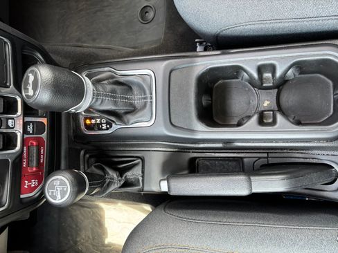 Used 2024 Jeep Wrangler Unlimited image 33