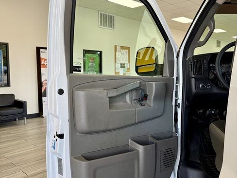 Used 2018 Chevrolet Express 2500 w/ Driver Convenience Package RWD image 15
