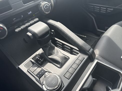 Used 2025 Toyota Tacoma SR5 AWD/4WD image 26