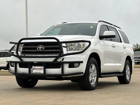 Used 2016 Toyota Sequoia SR5 w/ Premium Package AWD/4WD image 3
