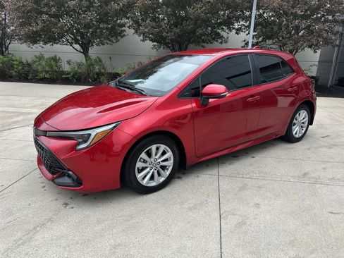 Used 2025 Toyota Corolla SE image 3