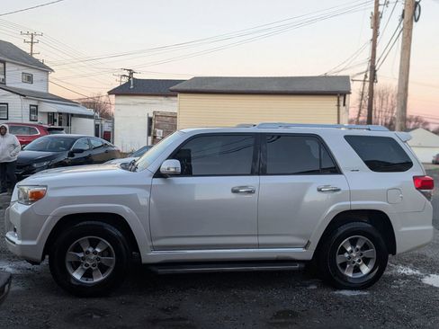Used 2011 Toyota 4Runner SR5 image 2